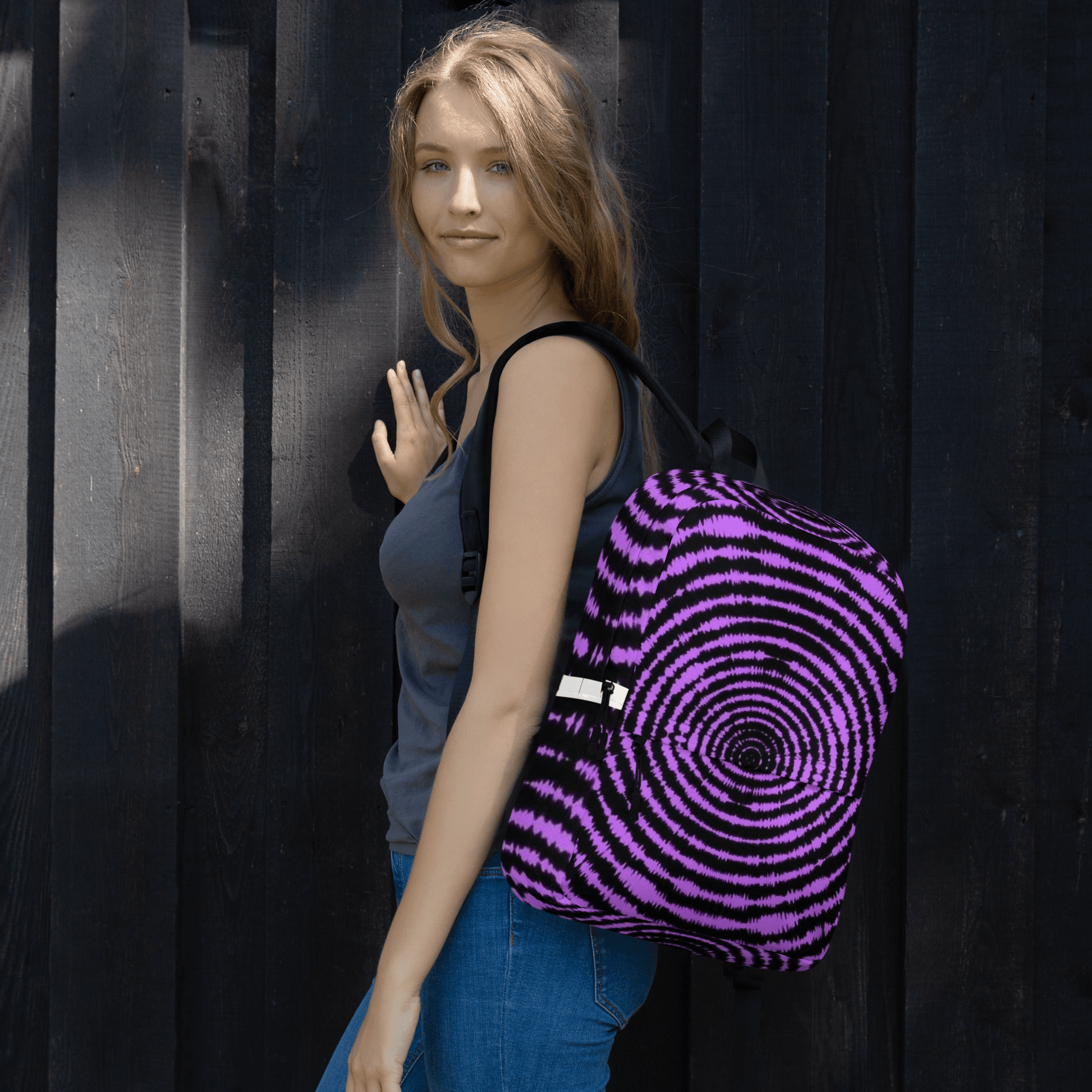 🔵 ESPIRAL MORADA 🔵 - Mochila URBAN Unisex 🔵 en diseño urbano único con estampado de espiral morada.