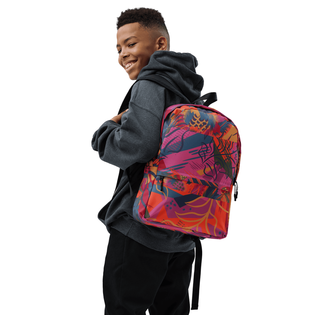 🔵 FLORES 🔵 - Mochila URBAN Unisex 🔵 con diseño floral y estilo único en un joven sonriente.