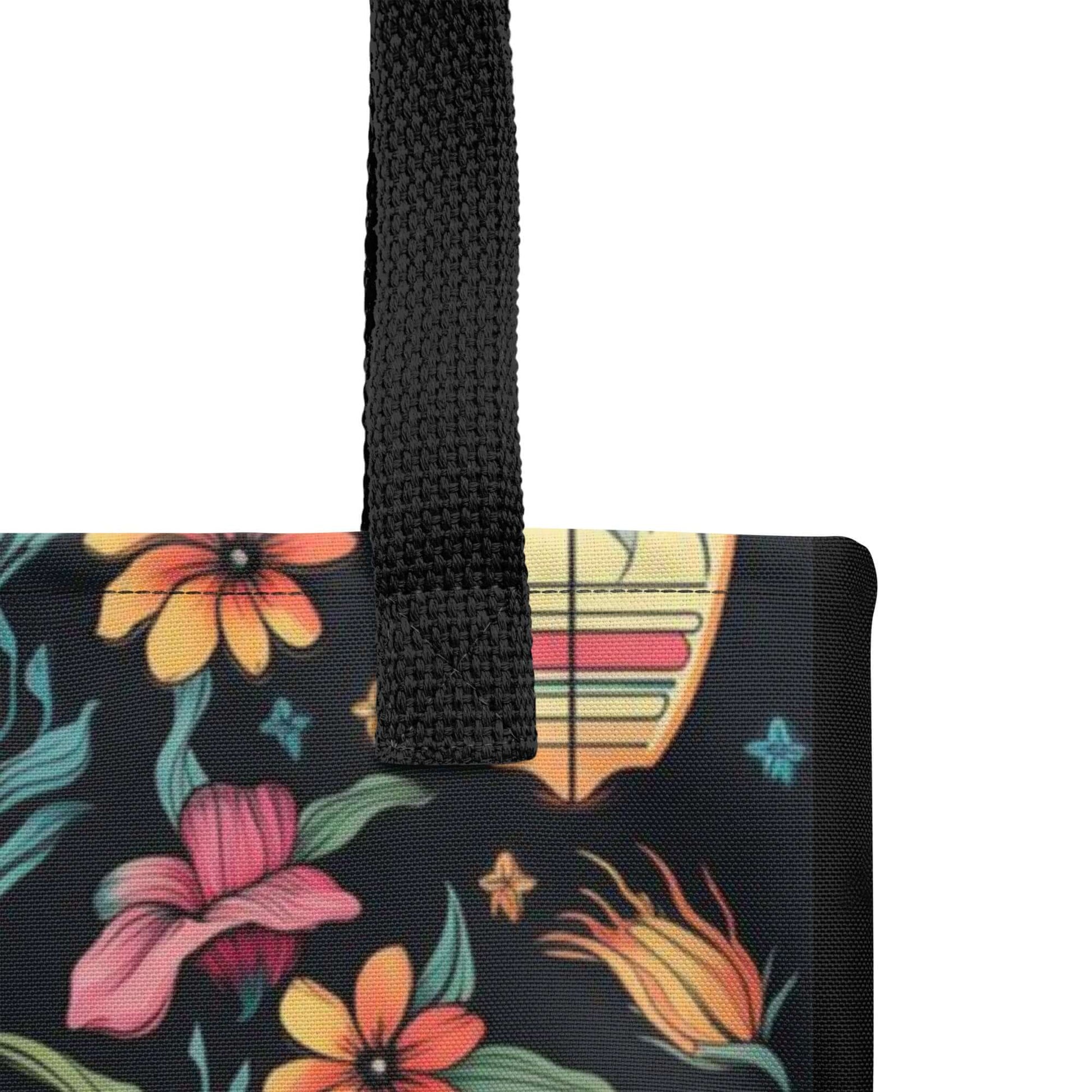 BOLSA de tela SURF con diseño floral y correa negra, perfecta para un estilo urbano y moderno.