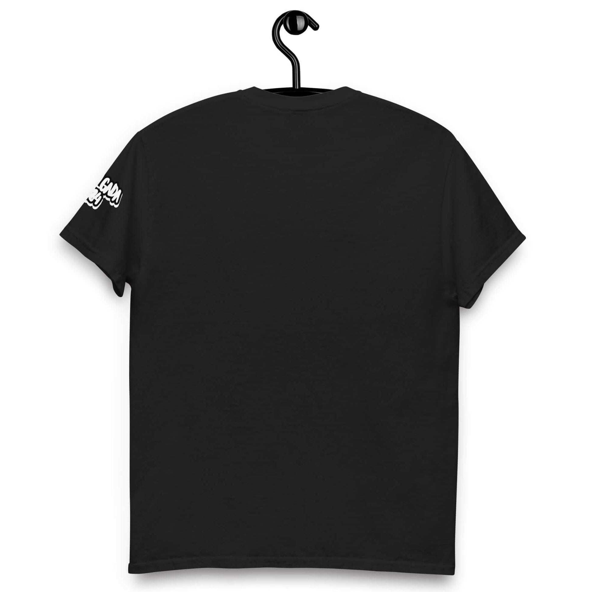 CAMISETA 🔵❓ Y PORQUE NO 🔵❓ - Camiseta Unisex 🎯 vista trasera negra sobre perchero