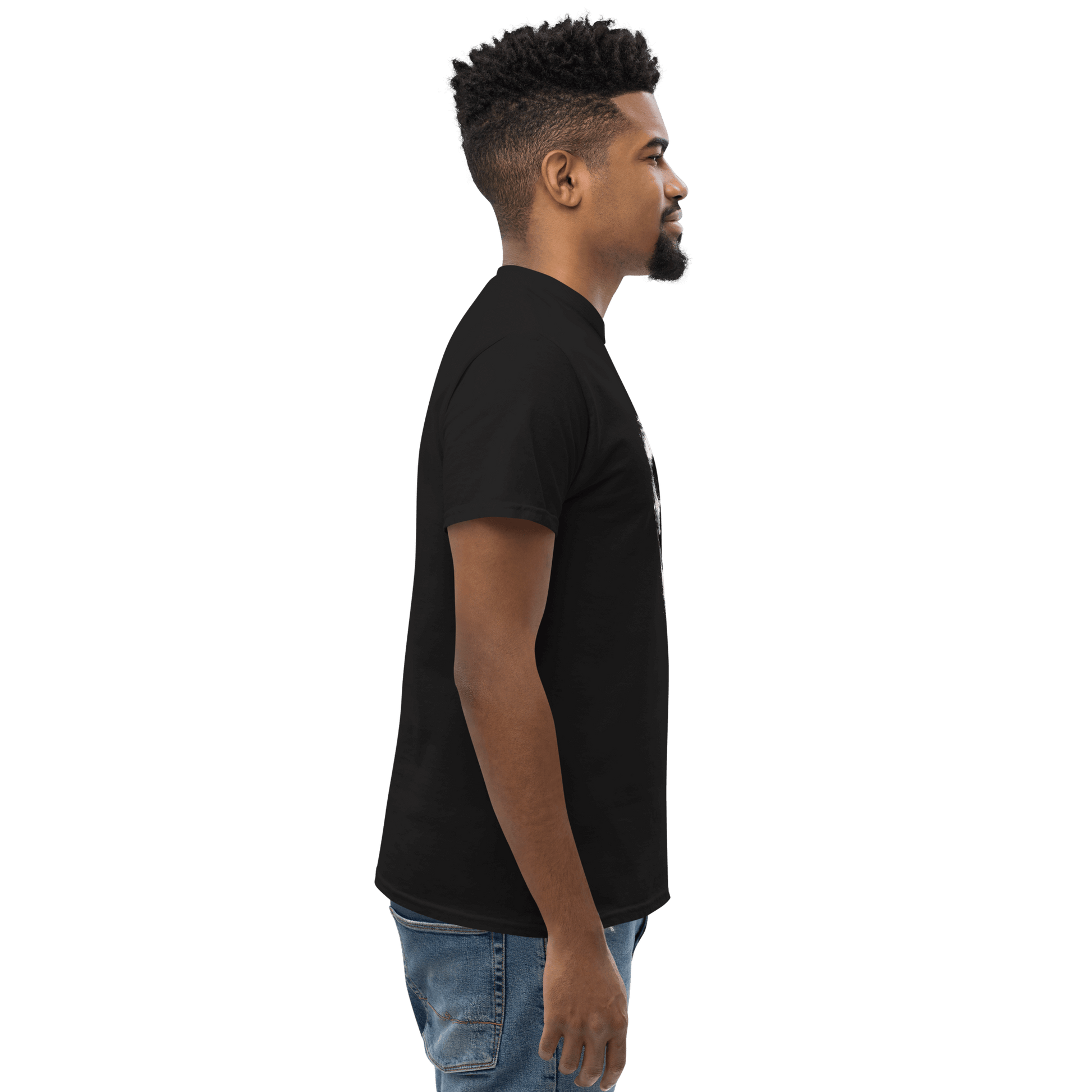 🔵💀 CALAVERA - Camiseta Unisex 🎯 vista lateral de modelo masculino usando camiseta negra.