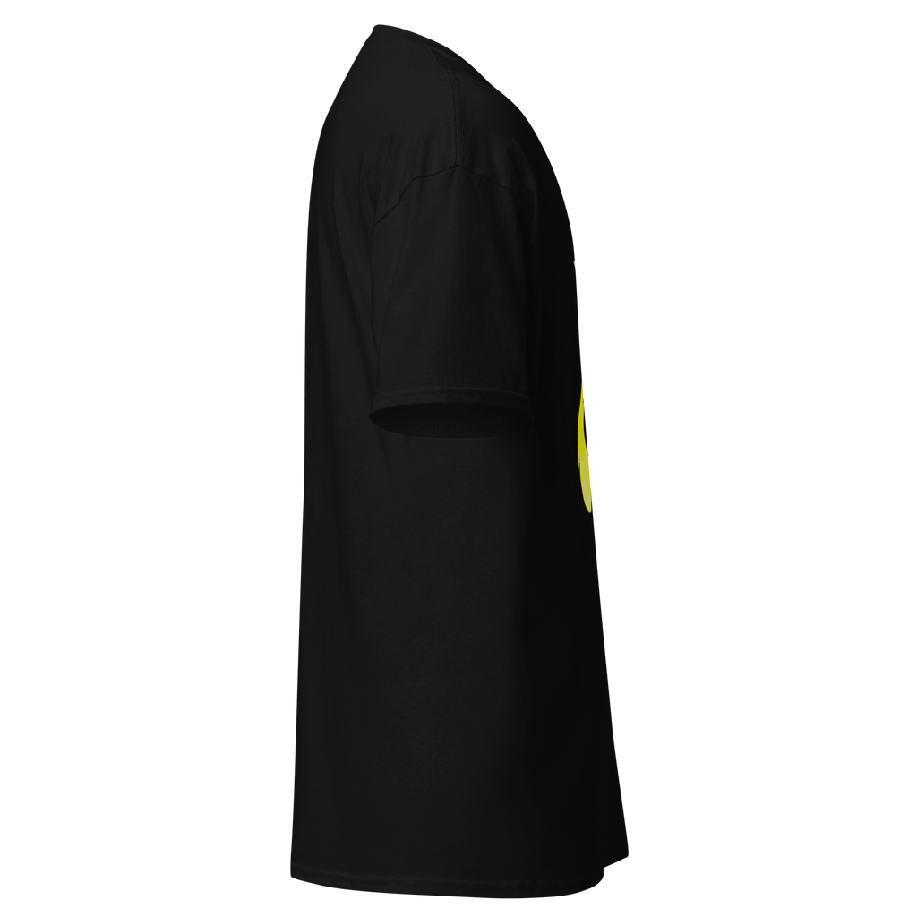 🔵👸 ALICIA EN TATTOOLAND 🎯 - Camiseta Unisex vista lateral en color negro con diseño exclusivo.