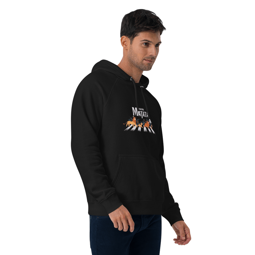 🔵🦁 HAKUNA MATATA - SUDADERA UNISEX 🌅🔵 vista del modelo con sudadera negra y diseño exclusivo.