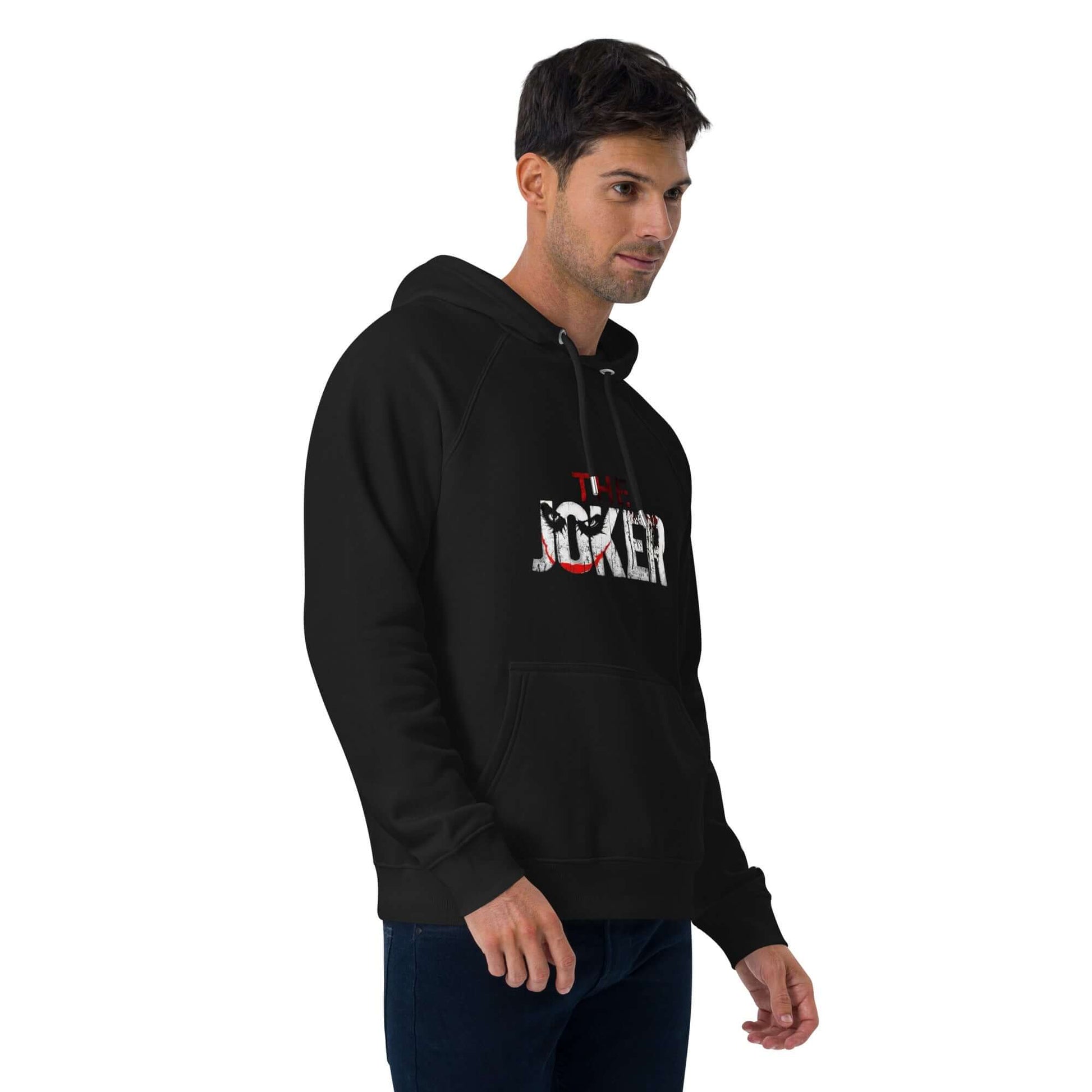 🔵🃏 JOKER - SUDADERA UNISEX 🃏🔵 negra en modelo masculino con diseño urbano y moderno.